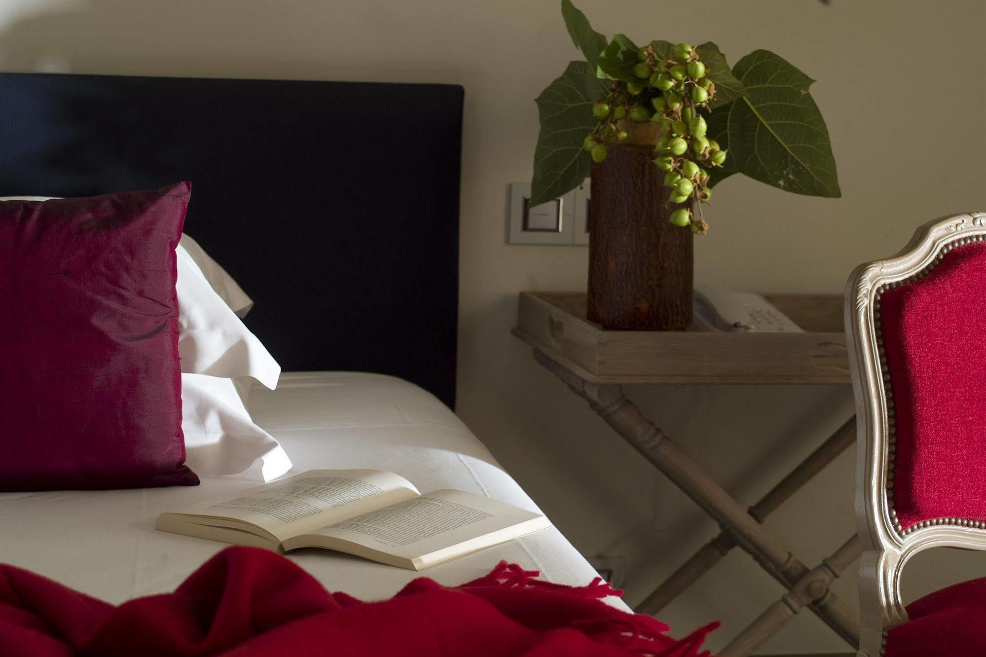 Le Prieure Hotel วิลเนิฟ-เลส์-อาวิญง ภายนอก รูปภาพ