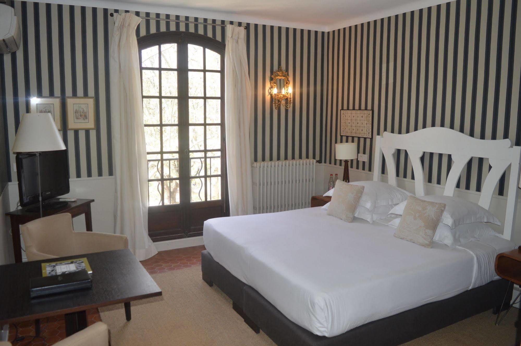 Le Prieure Hotel วิลเนิฟ-เลส์-อาวิญง ภายนอก รูปภาพ