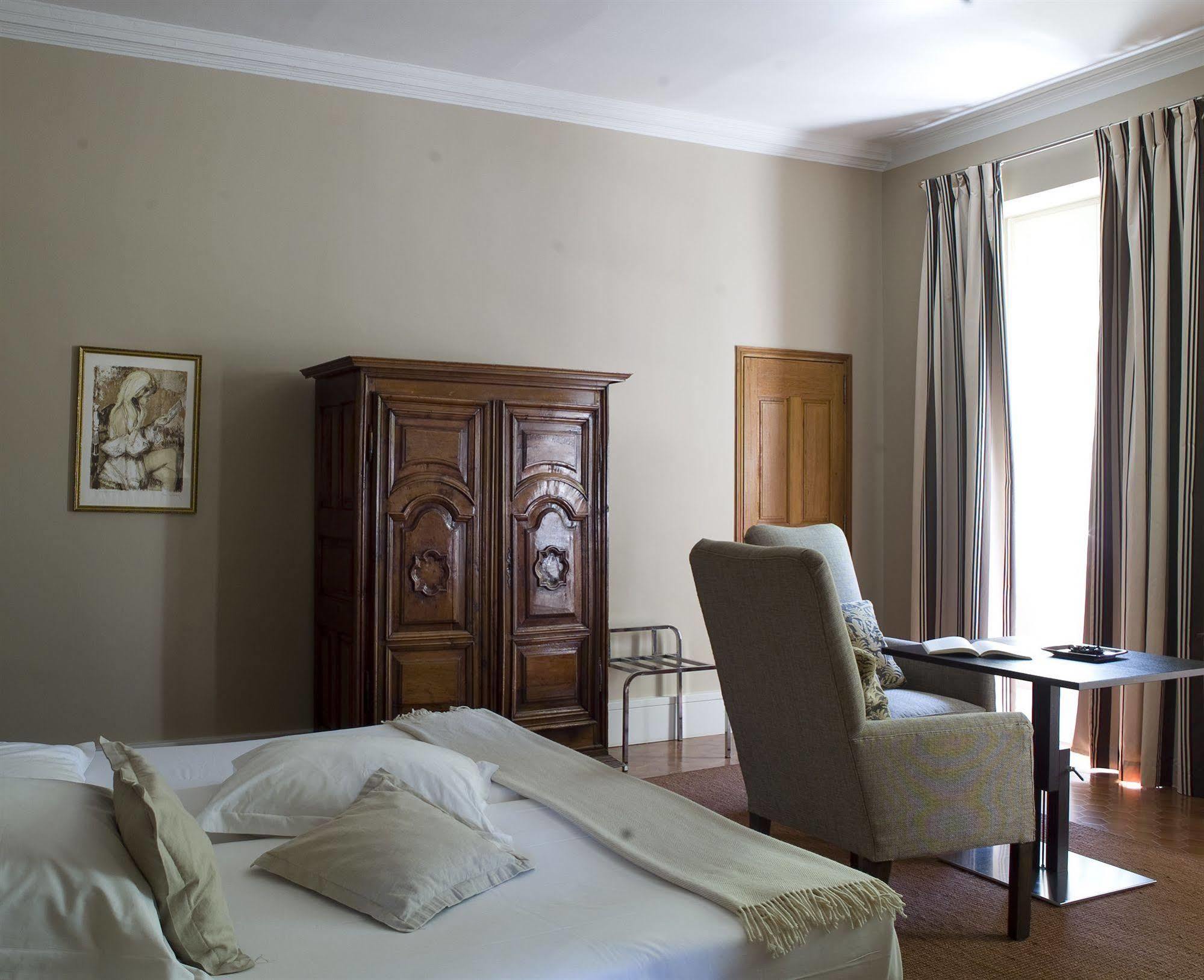 Le Prieure Hotel วิลเนิฟ-เลส์-อาวิญง ภายนอก รูปภาพ