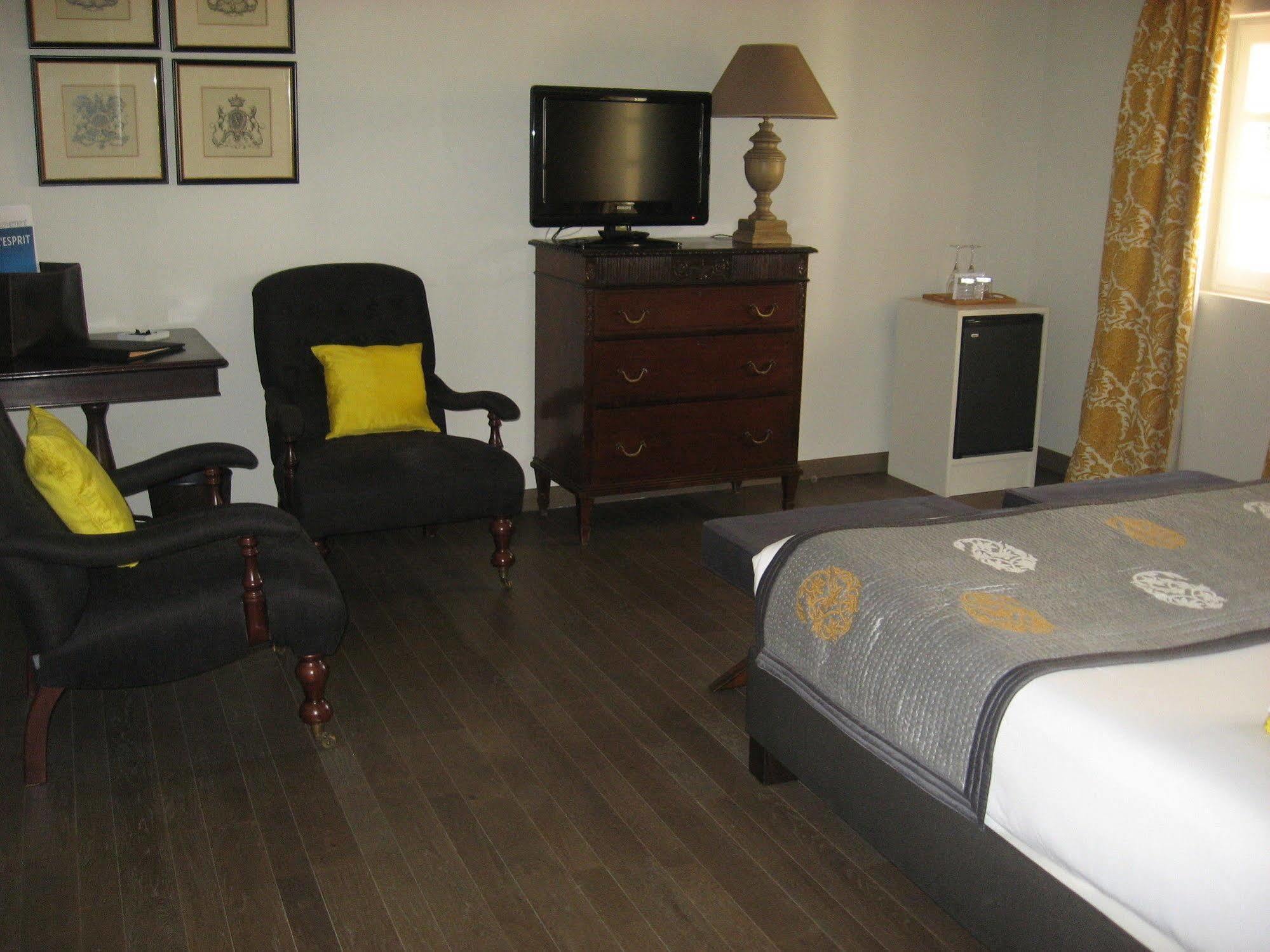 Le Prieure Hotel วิลเนิฟ-เลส์-อาวิญง ภายนอก รูปภาพ